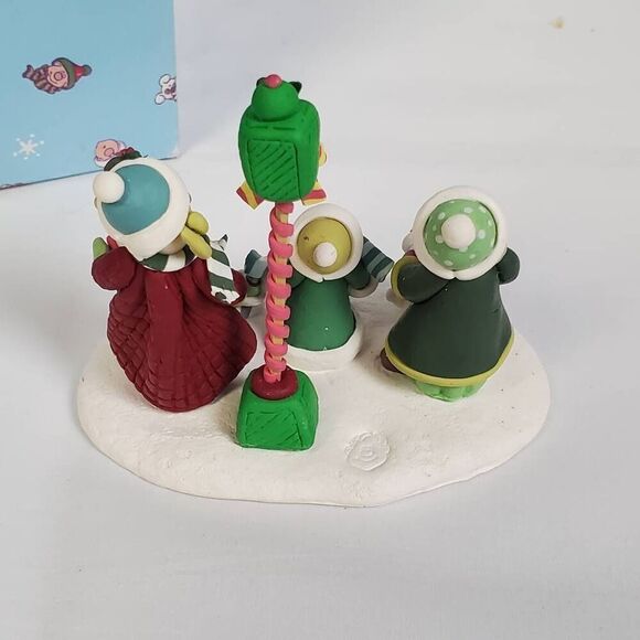 1999 The Little Street Collection "The Christmas Carolers" Figurine by Elayne Wa - Picture 3 of 8